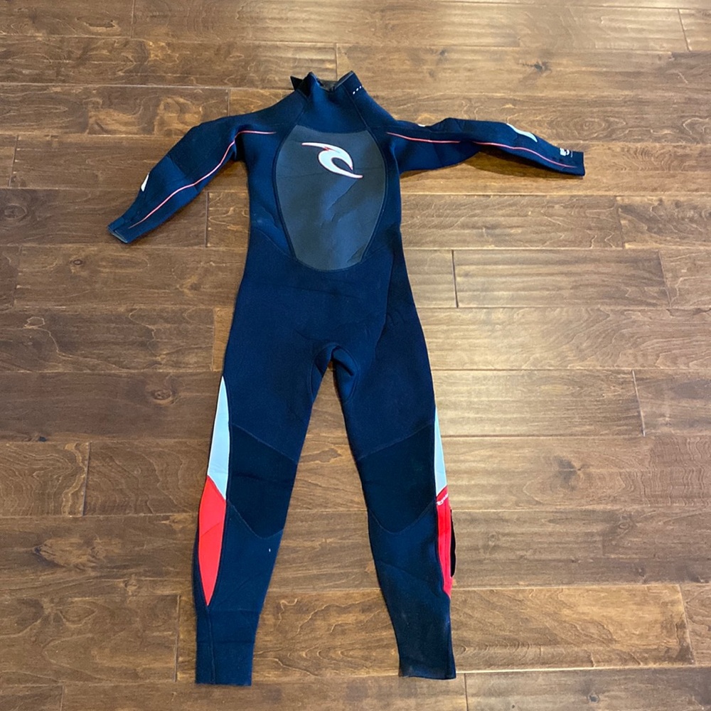 RIPCURL wet suit for surfing